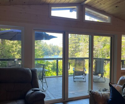 Cozy lakeside cabin on Laurel Lake just outside Bandon Dunes.   Pet friendly!
