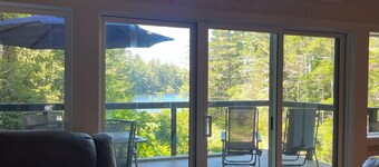 Cozy lakeside cabin on Laurel Lake just outside Bandon Dunes. Pet friendly!