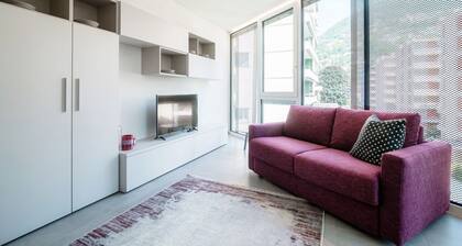 A lively one-bedroom apartment in a futuristic building (FLAT IRON 11)