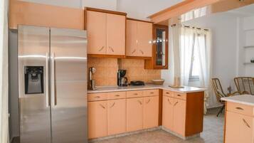 Family Apartment, Valley View | Dapur peribadi | Peti sejuk, ketuhar, dapur, pembancuh kopi/teh