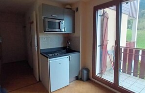 Fridge, microwave, coffee/tea maker, electric kettle