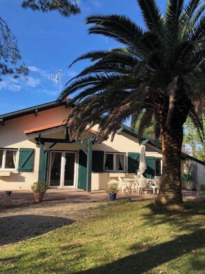 Exterior - Chic Villa Guéthary: sun - surf - friends (Saint-Jean-de-Luz)