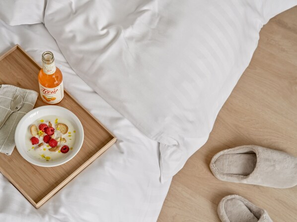 1 bedroom, iron/ironing board, travel crib, WiFi