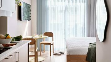 1 habitación, tabla de planchar con plancha, cuna de viaje y wifi