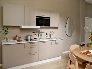 Fridge, microwave, stovetop, dishwasher