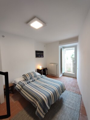 1 bedroom, bed sheets