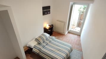 1 bedroom, bed sheets