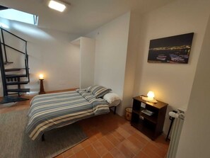 1 bedroom, bed sheets