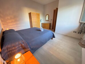 2 habitaciones, tabla de planchar con plancha, wifi y ropa de cama 