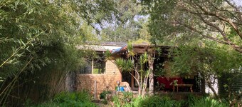 The country cottage
Close to town.
Family friendly and pet friendly.