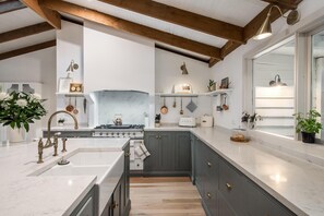 Micro-ondes, plaque de cuisson, lave-vaisselle