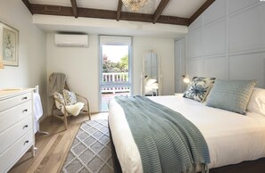 4 slaapkamers, een strijkplank/strijkijzer, gratis wifi, beddengoed