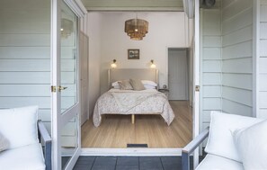 4 makuuhuonetta, silitysrauta/-lauta, ilmainen Wi-Fi, vuodevaatteet