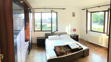 7 Schlafzimmer, Schreibtisch, Bügeleisen/Bügelbrett, WLAN