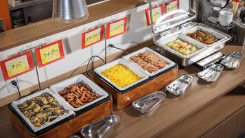 朝食 (ビュッフェ)、毎日提供 (1 名様 500 JPY)