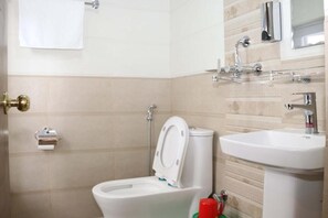 淋浴設備、毛巾、肥皂、洗髮精