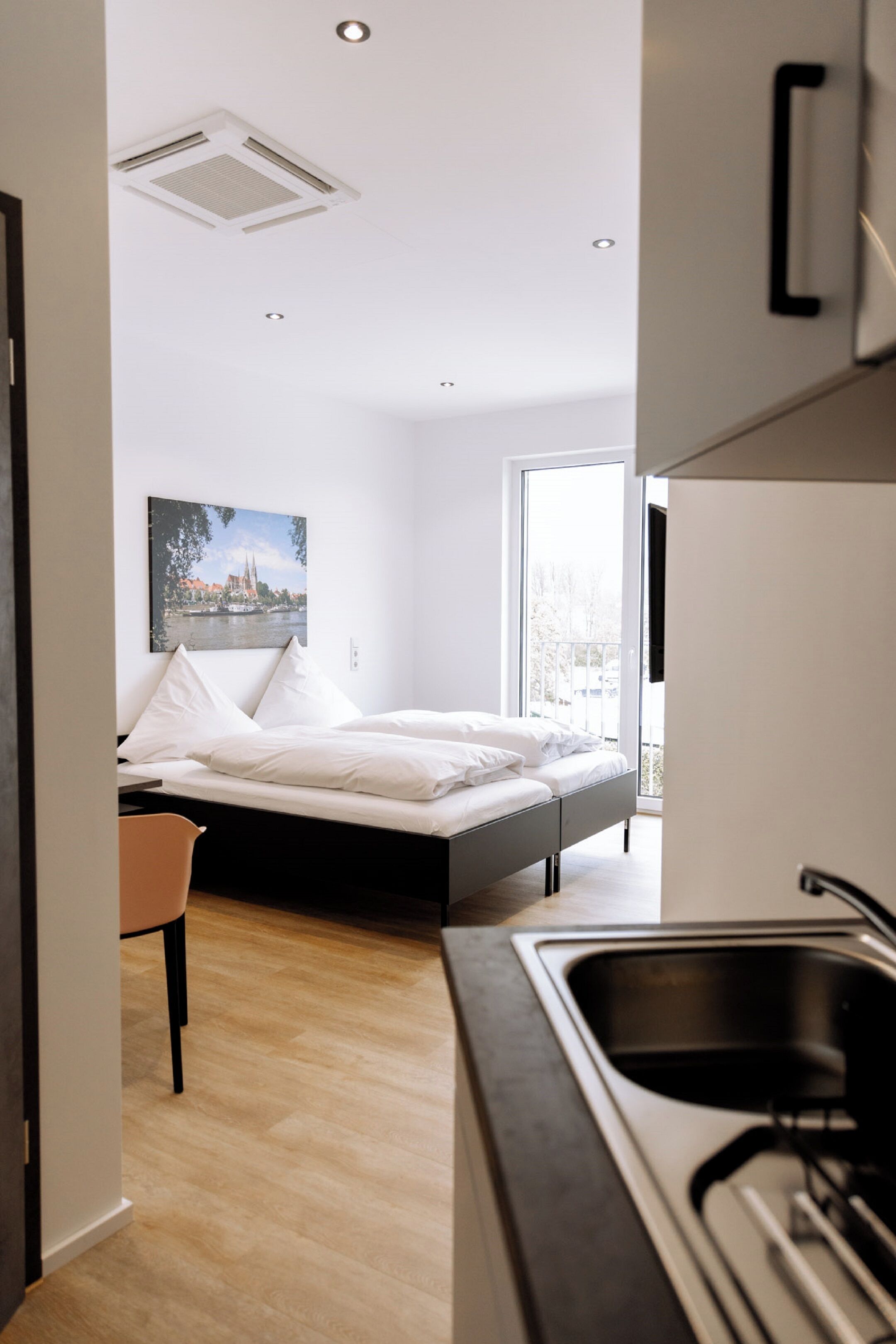 双人房 | 私人厨房 | 冰箱、微波炉、茶具/咖啡用具、电热水壶