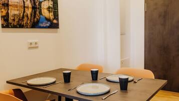 Triple Room | In-room safe, desk, free WiFi, bed sheets