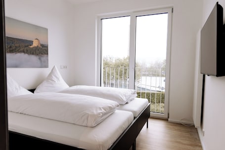 Quadruple Room | In-room safe, desk, free WiFi, bed sheets