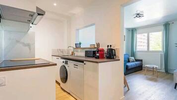 Réfrigérateur, micro-ondes, four, lave-vaisselle