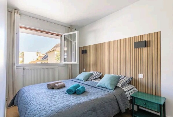 2 bedrooms, iron/ironing board, free WiFi, bed sheets