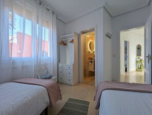 2 bedrooms, iron/ironing board, WiFi, bed sheets