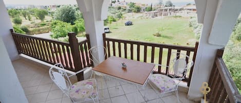 Departamento clásico, vista al mar | Terraza o patio