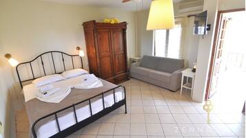 Classic Apartment, Sea View | 1 bedroom, iron/ironing board, free WiFi