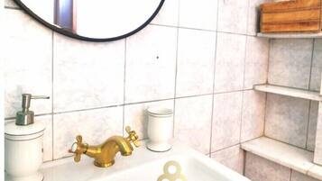 Classic Apartment, Sea View | Bathroom