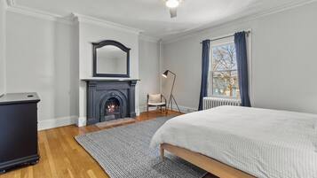 4 bedrooms, desk, iron/ironing board, travel cot