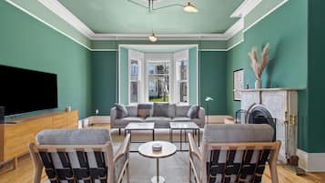 Smart TV, fireplace, offices