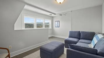 Smart TV, fireplace, offices