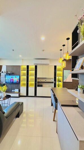 Flat-screen TV - Hado Centrosa Quan 10 Apartment (Ho Chi Minh City)