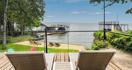 Dreamy Lake Cottage, Private Beach, Deep Water, Boat Ramp