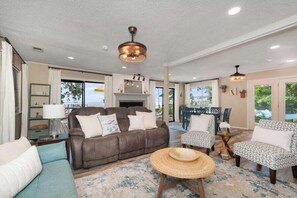 Fernseher, Kamin, Arbeitsbereiche