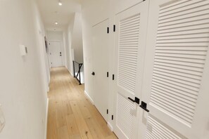 Interior - 5BR Downtown | Easy 4 DC sights, 1 Block to Metro (Washington)