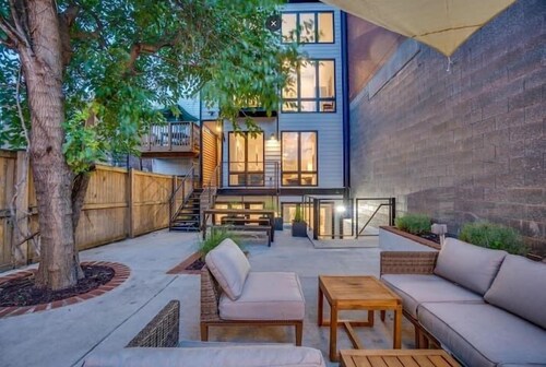 5BR Downtown | Easy 4 DC sights, 1 Block to Metro