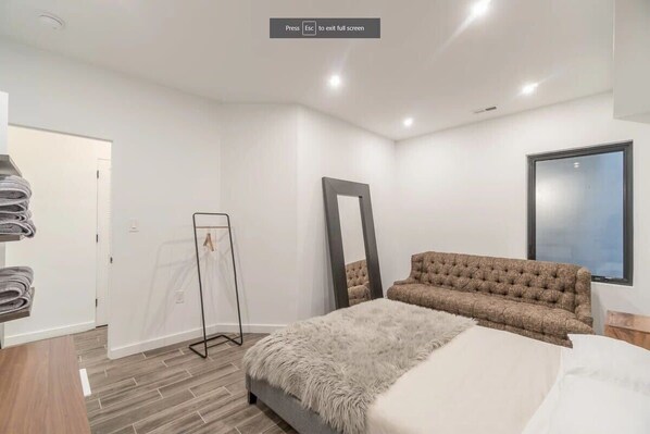 5 habitaciones, tabla de planchar con plancha, cuna de viaje y wifi