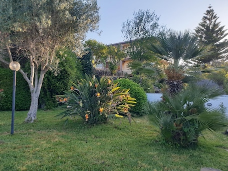 Enceinte de l’hébergement. 2 Bedroom Apartment in Maugeri
