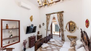 Unclassified image, 3 of 35, button - Baroque Room (Dubrovnik)
