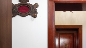 Unclassified image, 4 of 35, button - Baroque Room (Dubrovnik)