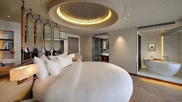 Pearl Suite | In-room safe, desk, soundproofing, bed sheets