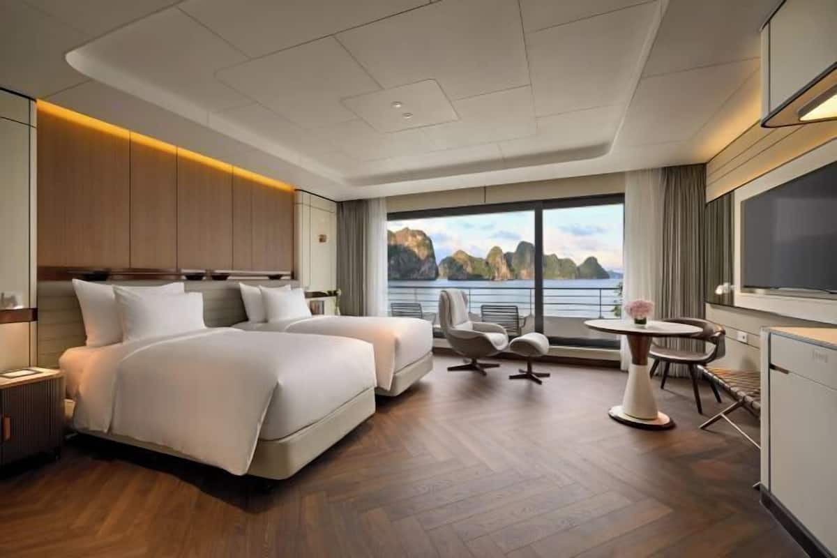 1 habitación, caja de seguridad en la habitación y escritorio