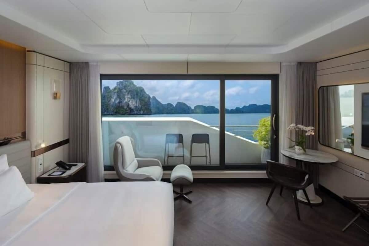 In-room safe, desk, soundproofing, bed sheets