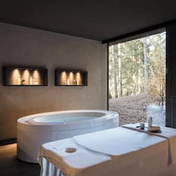 Couples treatment room(s), sauna, hot tub, steam room