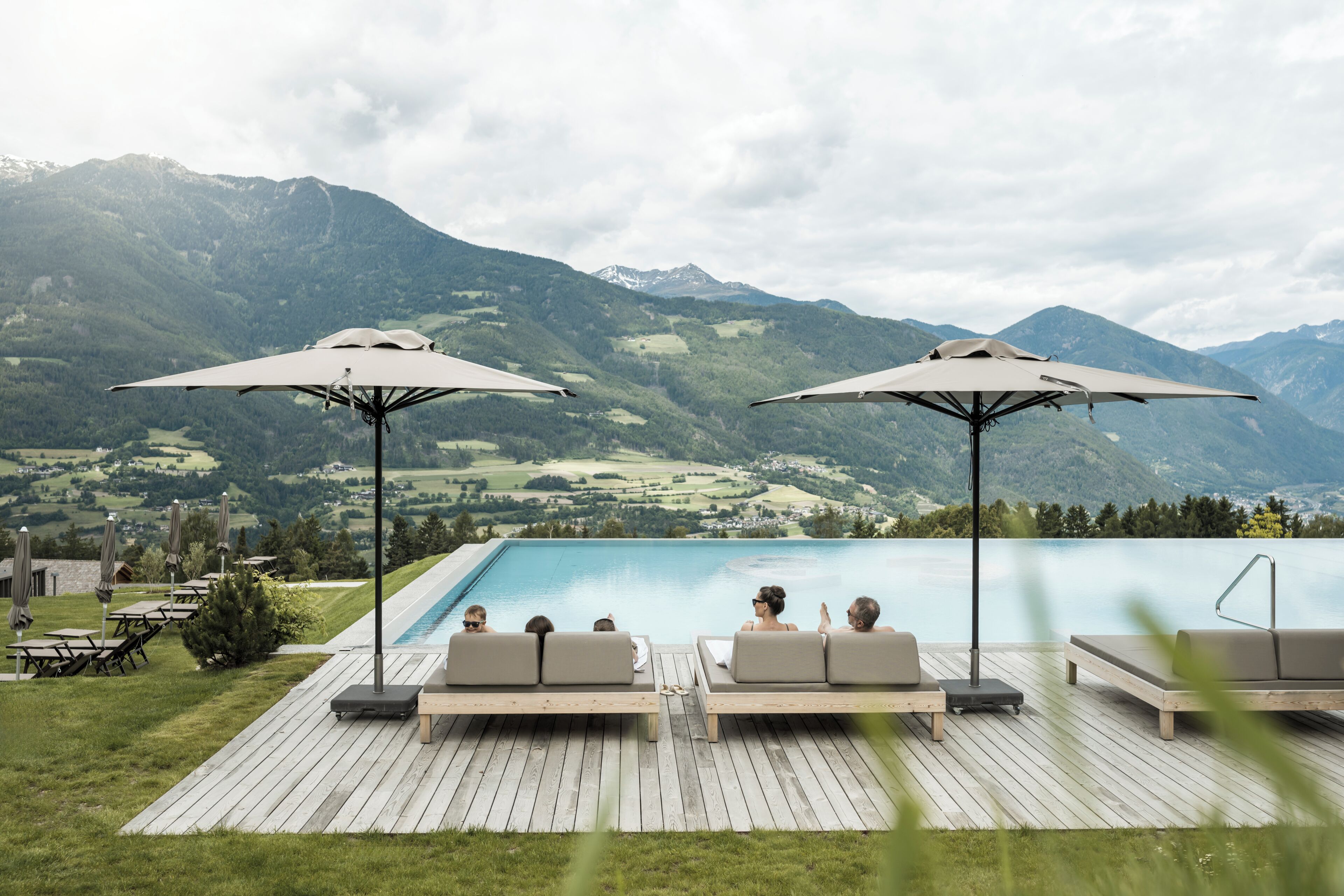 3 albercas techadas, alberca al aire libre y camas balinesas gratuitas