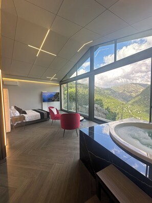 Suite Deluxe, vistas a la montaña | Caja fuerte, tabla de planchar con plancha, wifi gratis