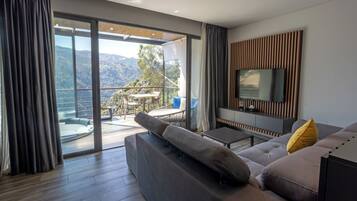 Deluxe Bungalow, Balcony, Mountain View | In-room safe, iron/ironing board, free WiFi