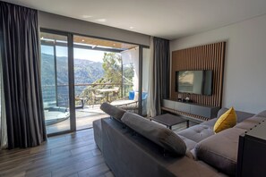 Bungalow Deluxe, balcón, vistas a la montaña | Caja fuerte, tabla de planchar con plancha, wifi gratis