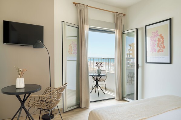 Panoramic Studio, Sea View | Individually decorated, individually furnished, free WiFi, bed sheets - LAN Suites (Lepe)